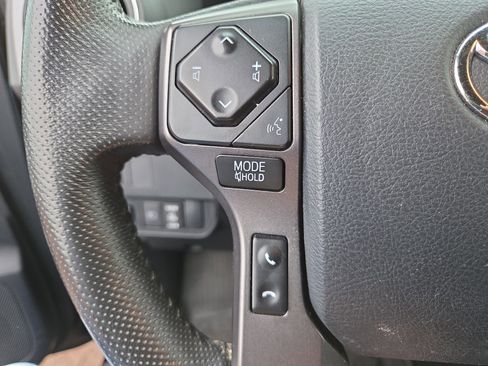 Certified 2020 Toyota Tacoma TRD Off-Road AWD/4WD image 27