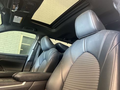 Used 2024 Toyota Highlander XSE image 11