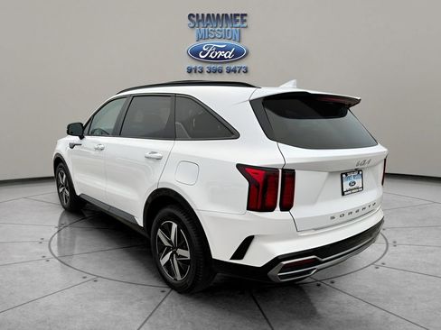 Used 2022 Kia Sorento EX w/ Panoramic Sunroof Package image 7