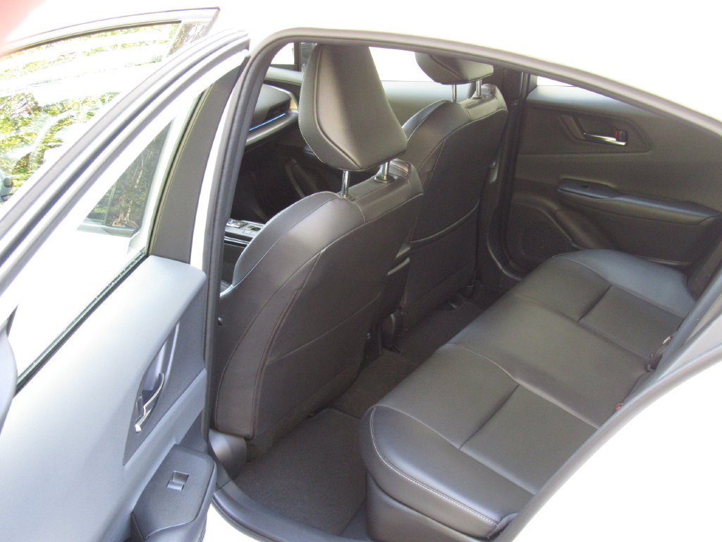 Certified 2025 Toyota Prius XLE FWD image 15