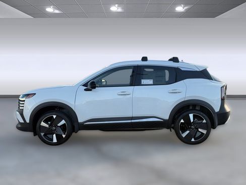 Used 2026 Nissan Kicks SR FWD image 3
