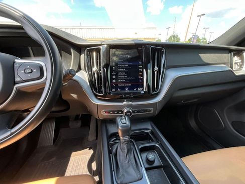Used 2020 Volvo XC60 T6 Momentum w/ Protection Package Premier AWD/4WD image 9