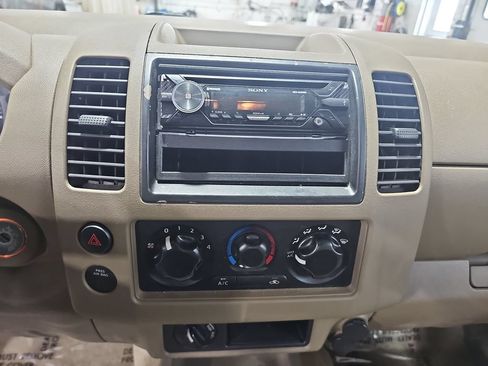 Used 2005 Nissan Frontier SE w/ (P01) Power Pkg AWD/4WD image 22