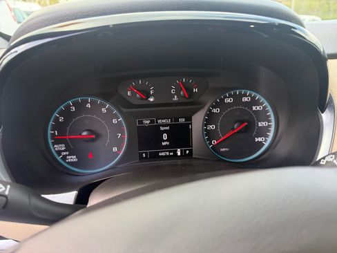 Used 2022 Chevrolet Traverse LS FWD image 14