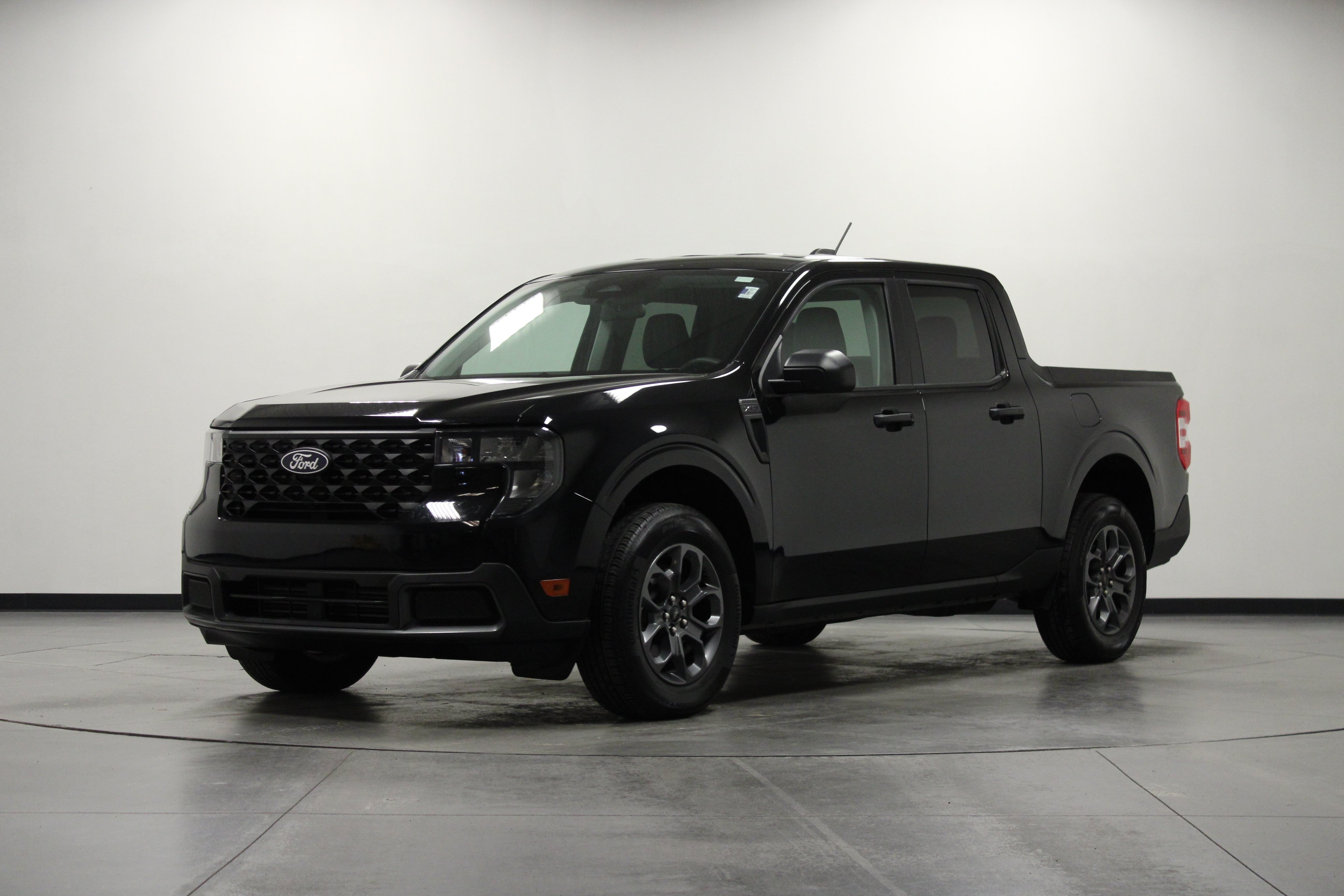 Used 2025 Ford Maverick XLT w/ Equipment Group 302A AWD/4WD image 8