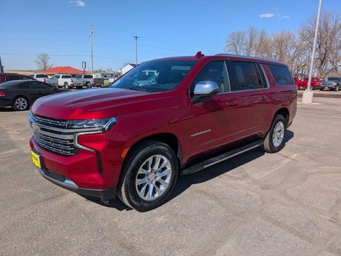 Used 2024 Chevrolet Suburban Premier AWD/4WD image 4