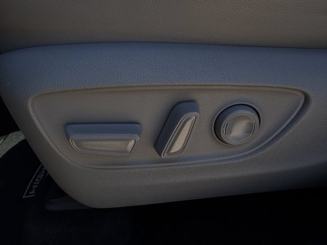 Used 2024 Toyota Highlander Platinum FWD image 27