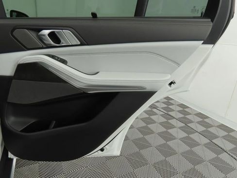 New 2026 BMW X5 sDrive40i image 27