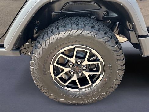 Used 2026 Jeep Wrangler Unlimited Rubicon AWD/4WD image 9