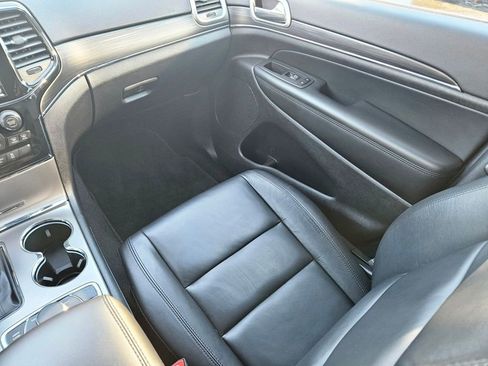 Used 2022 Jeep Grand Cherokee Limited image 12
