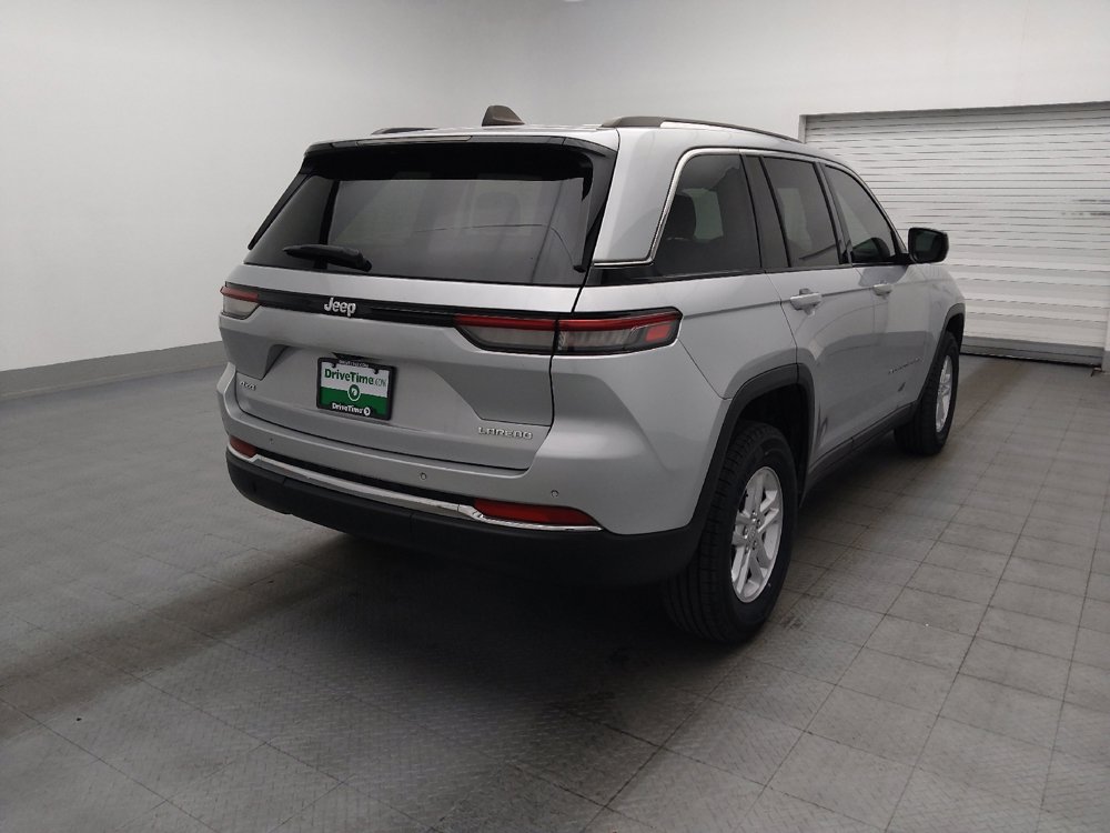 Used 2023 Jeep Grand Cherokee Laredo AWD/4WD image 9