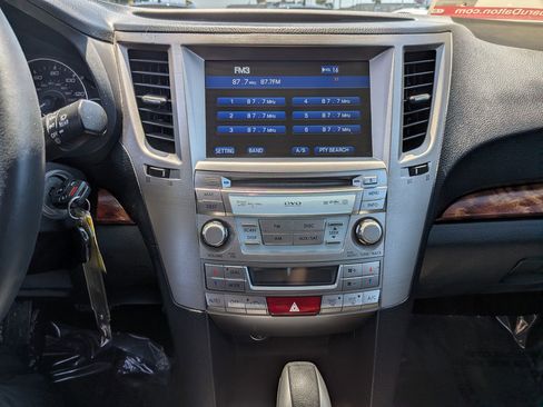 Used 2011 Subaru Outback 2.5i Limited image 19