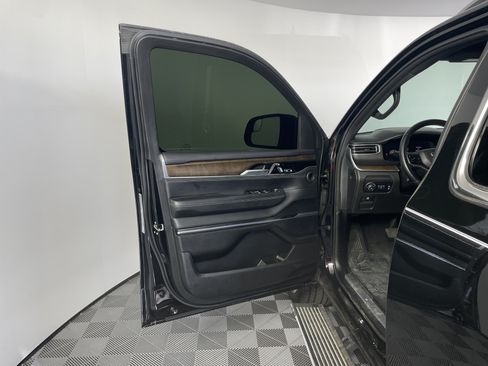 Used 2022 Jeep Grand Wagoneer Series I AWD/4WD image 12