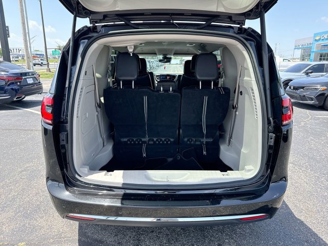 Used 2023 Chrysler Pacifica Touring-L FWD image 24