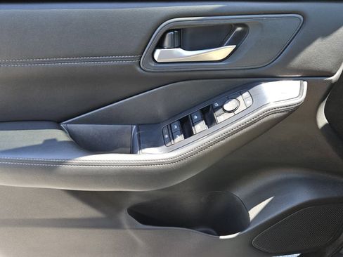 Used 2024 Nissan Rogue SV w/ SV Premium Package FWD image 16
