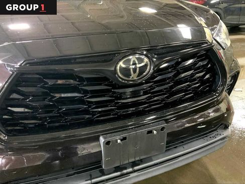 Certified 2021 Toyota Highlander XLE image 30