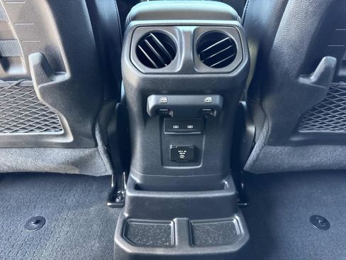 Used 2022 Jeep Wrangler Unlimited Rubicon w/ Xtreme Recon 35" Tire Package AWD/4WD image 16