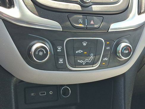Used 2024 Chevrolet Equinox LS AWD/4WD image 17