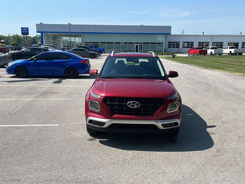 Used 2025 Hyundai Venue SEL FWD image 9