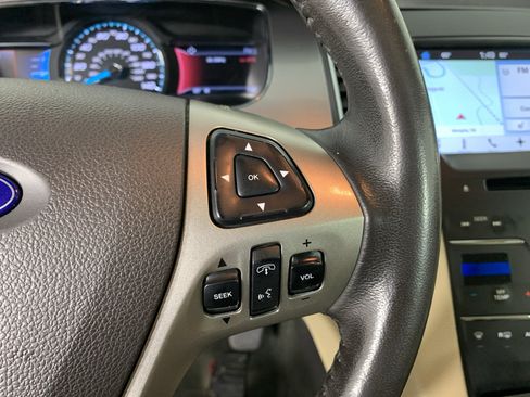 Used 2016 Ford Taurus SEL w/ Equipment Group 201A FWD image 19