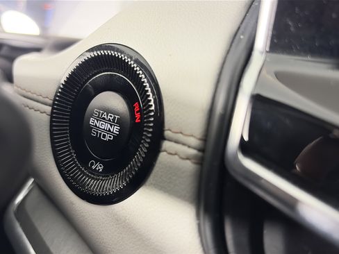 Used 2023 Jeep Compass Limited AWD/4WD image 30