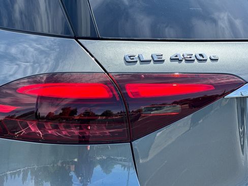 Used 2025 Mercedes-Benz GLE 450e 4MATIC image 12