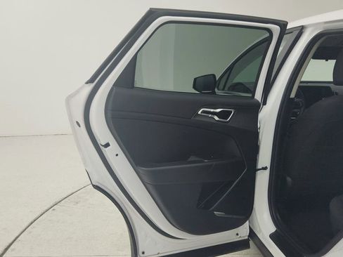 Used 2025 Kia Sportage LX image 21