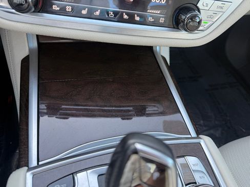 Used 2016 BMW 750i xDrive image 37