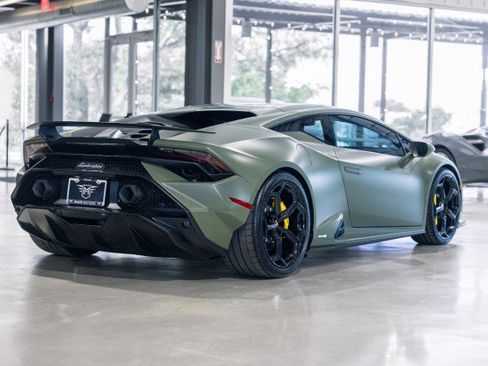 Used 2023 Lamborghini Huracan Tecnica image 6