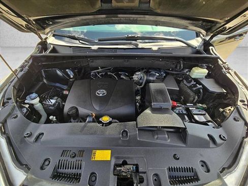 Used 2017 Toyota Highlander LE FWD image 22