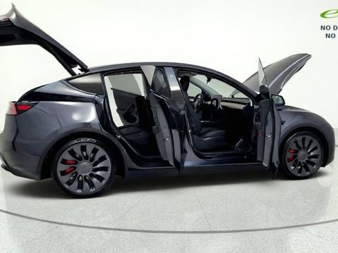 Used 2024 Tesla Model Y Performance AWD/4WD image 19