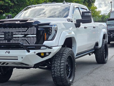 Used 2024 GMC Sierra 2500 Denali Ultimate w/ Max Trailering Package AWD/4WD image 3