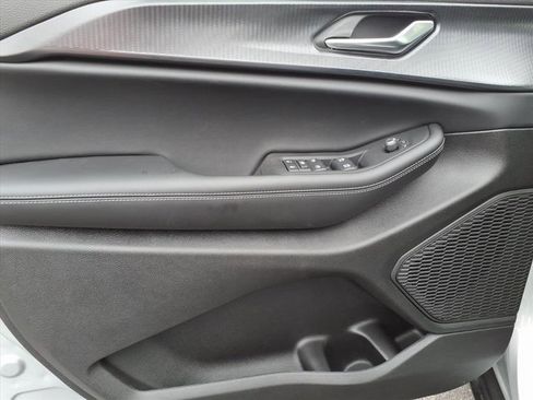 New 2025 Jeep Grand Cherokee L Altitude image 9