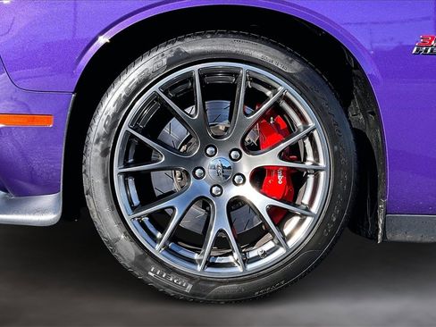 Used 2016 Dodge Challenger SRT image 9