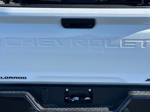 Used 2025 Chevrolet Colorado ZR2 w/ Midnight Edition AWD/4WD image 46