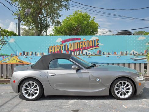 Used 2005 BMW Z4 2.5i image 23