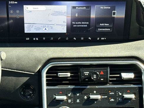 Used 2025 Nissan Armada Platinum image 12