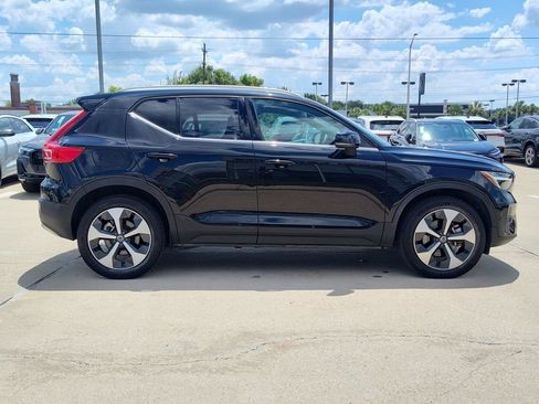 Used 2025 Volvo XC40 B5 Plus AWD/4WD image 13