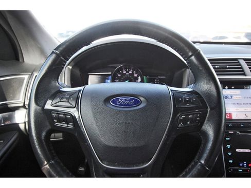 Used 2018 Ford Explorer Limited image 16