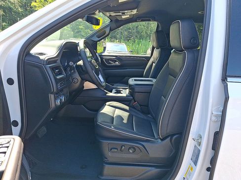 Used 2023 GMC Yukon SLT w/ SLT Luxury Package AWD/4WD image 11