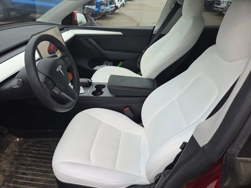 Used 2024 Tesla Model Y Long Range image 7