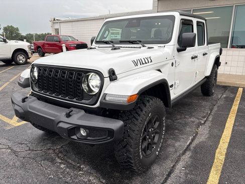 Certified 2026 Jeep Gladiator Sport AWD/4WD image 3