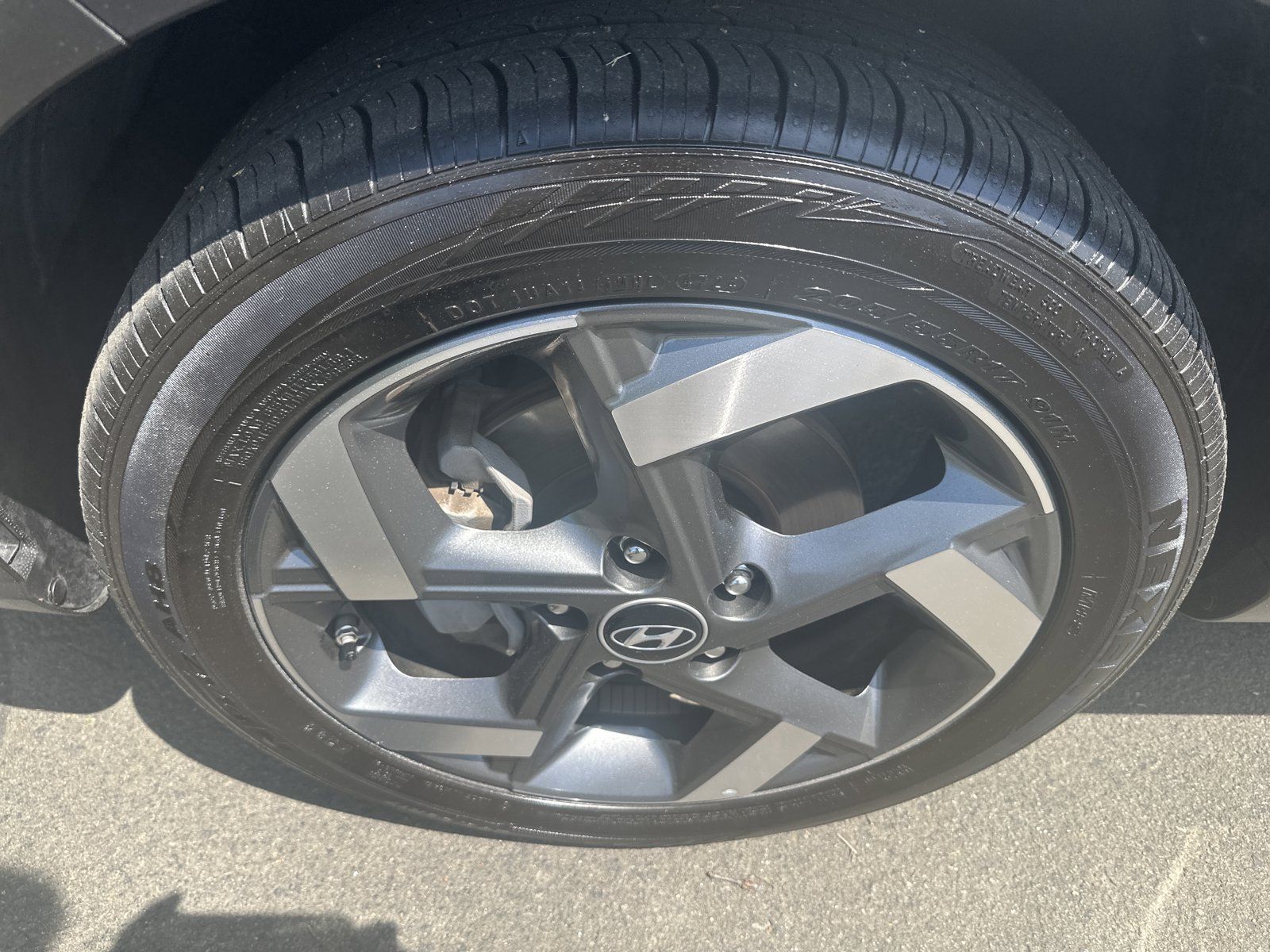 Used 2025 Hyundai Venue SEL FWD image 31