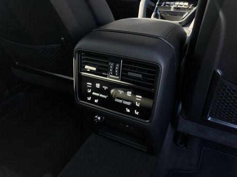 Certified 2025 Porsche Cayenne Turbo GT image 34
