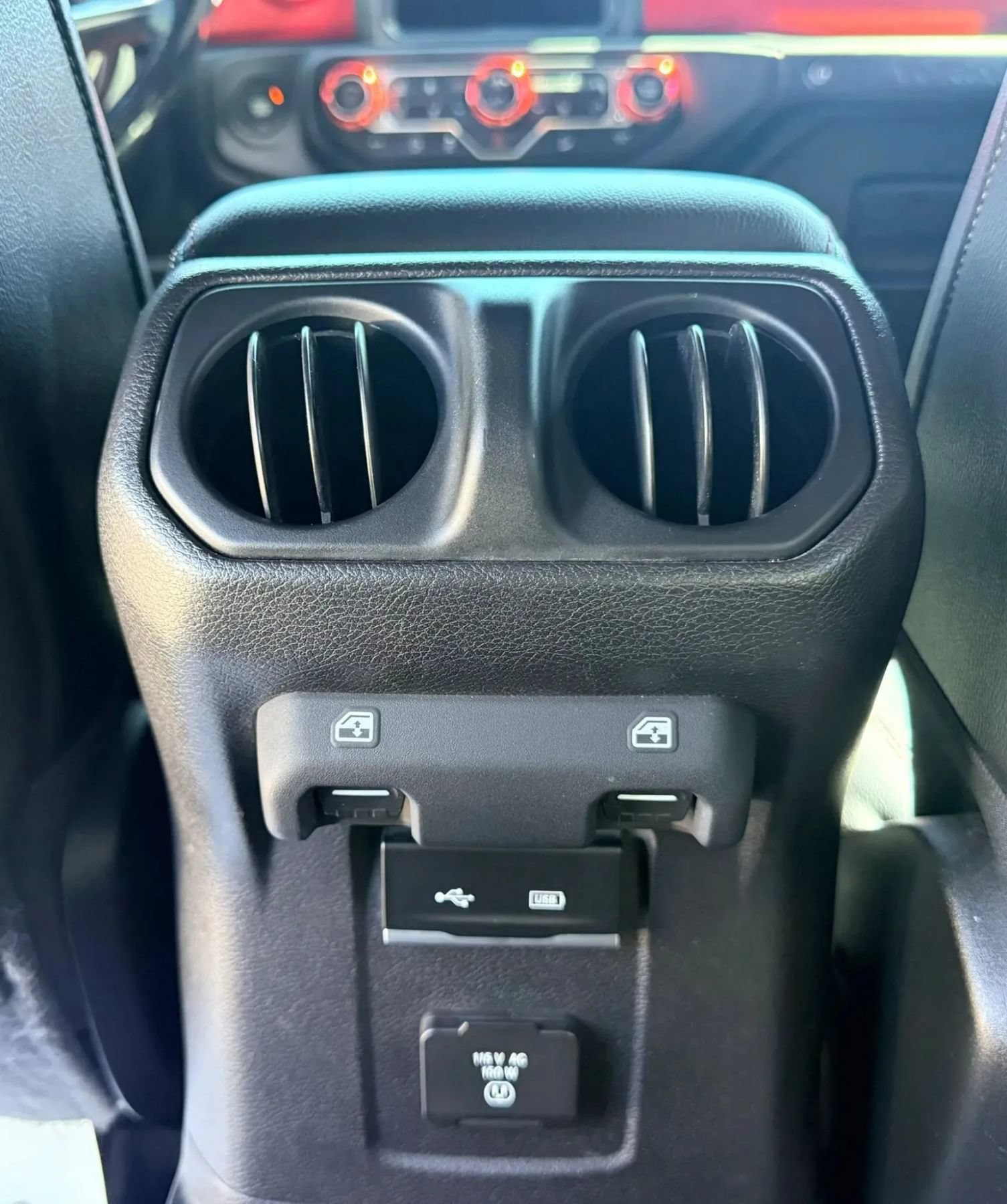 Used 2018 Jeep Wrangler Unlimited Rubicon AWD/4WD image 12
