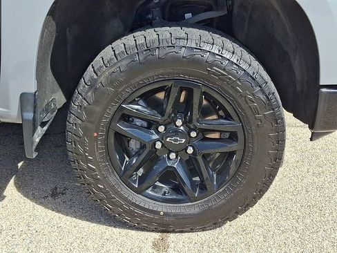 Used 2024 Chevrolet Silverado 1500 LT Trail Boss w/ Convenience Package II image 8