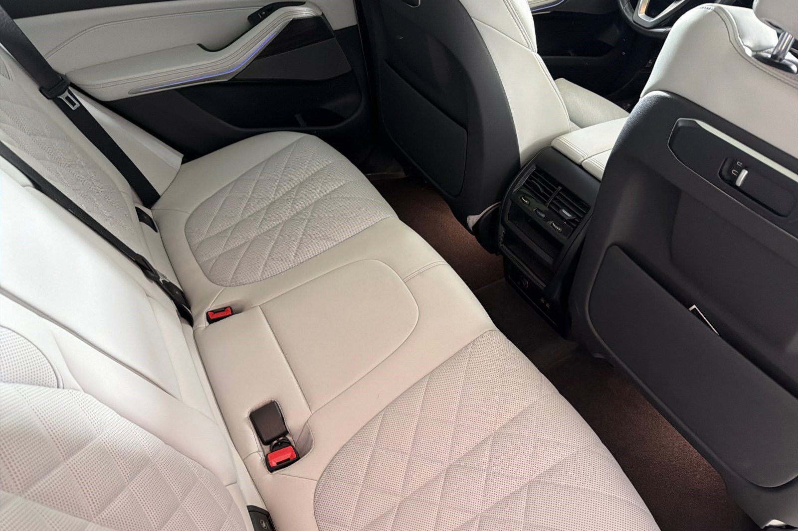 Used 2024 BMW X5 sDrive40i w/ Premium Package RWD image 33