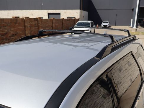 Used 2024 Nissan Pathfinder SV FWD image 30