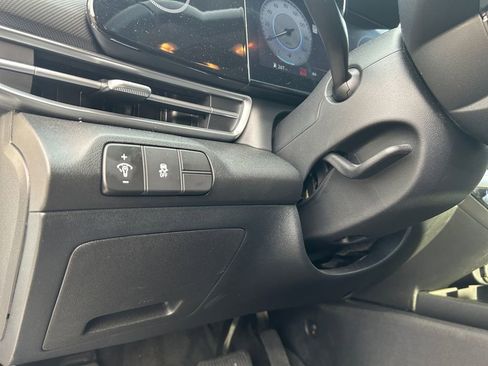 Certified 2025 Hyundai Elantra SEL w/ Cargo Package image 21