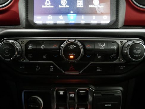 Used 2021 Jeep Wrangler Unlimited Rubicon w/ Xtreme Recon 35" Tire Package image 20